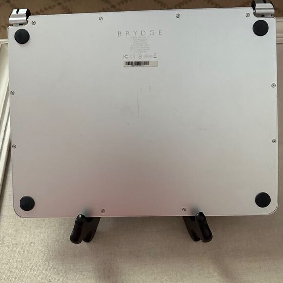 Silver Brydge Pro 12.9 Bluetooth Keyboard for late 2018 model w magnetic cover - Picture 9 of 13